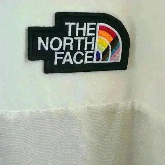 The North Face Outline Jacket LGBTQ PRIDE Collection In White Men’s Large NWT - Picture 10 of 12